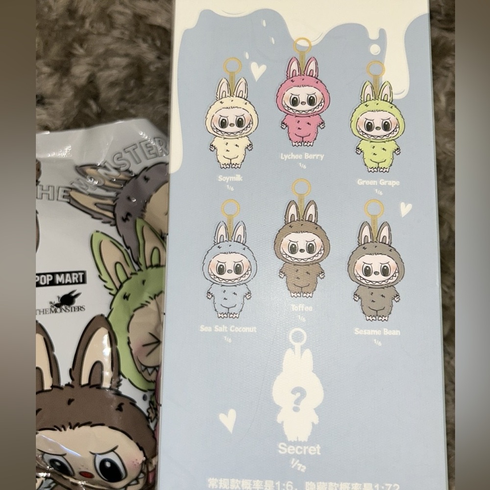 The Monsters Macarons - Sea Salt Coconut Labubu - Picture 4 of 6